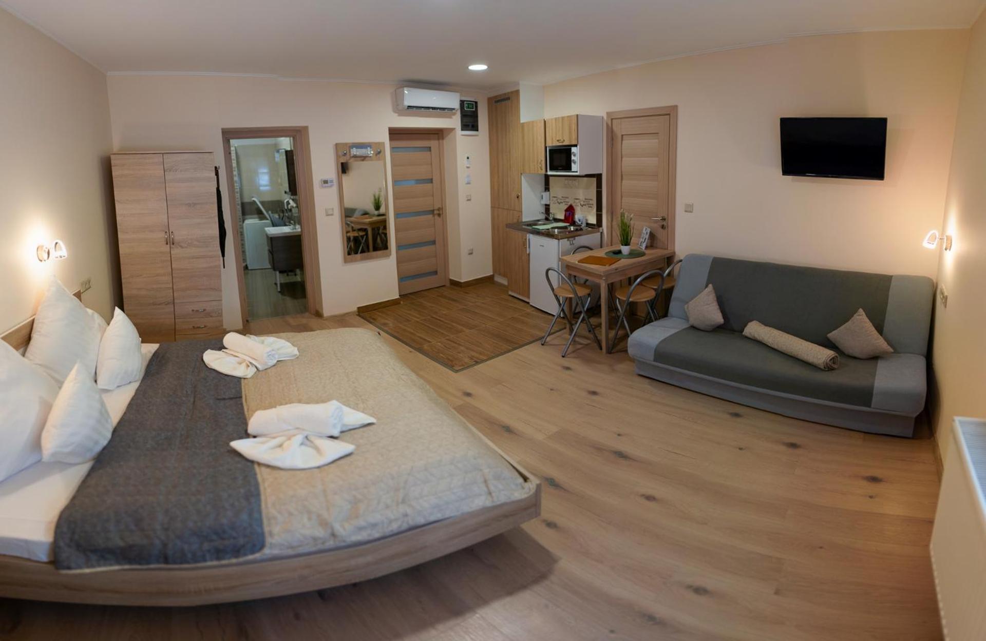 Apartmanhaz *